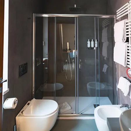 J Maluni Hotel 4*