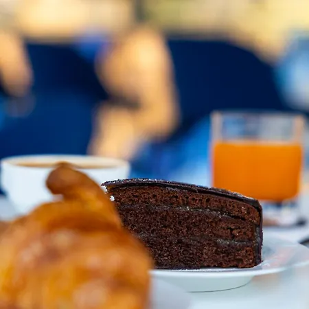 J Maluni Hotel