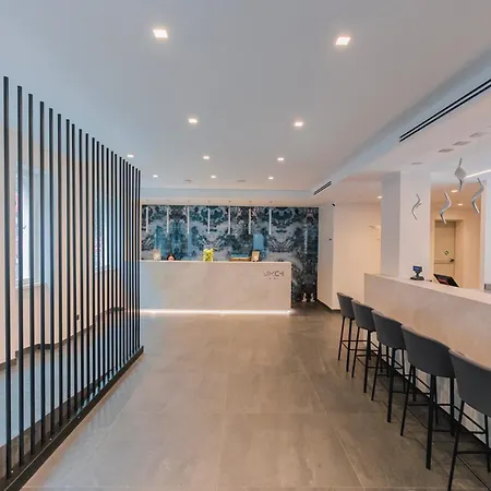 J Maluni Hotel 4*