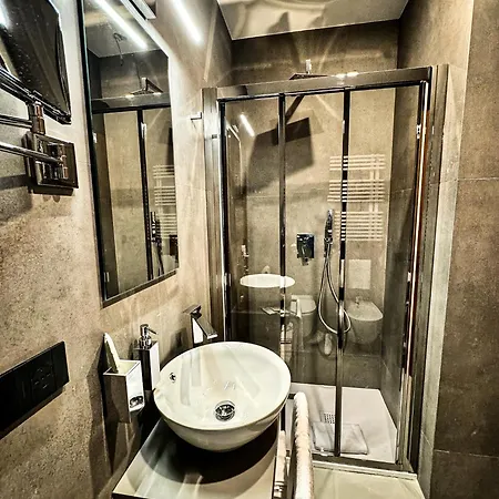 J Maluni Hotel Rome
