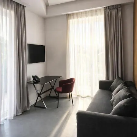 J Maluni 4* Rome