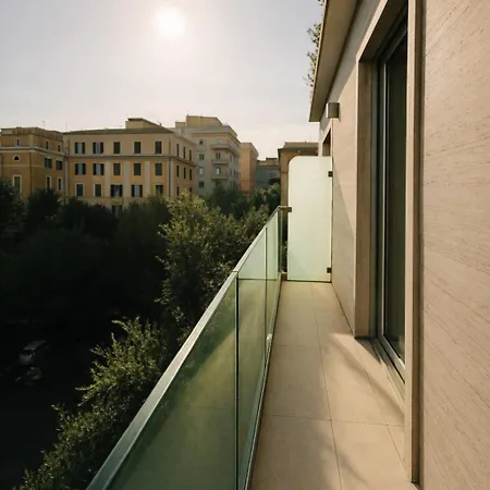 J Maluni 4* Rome