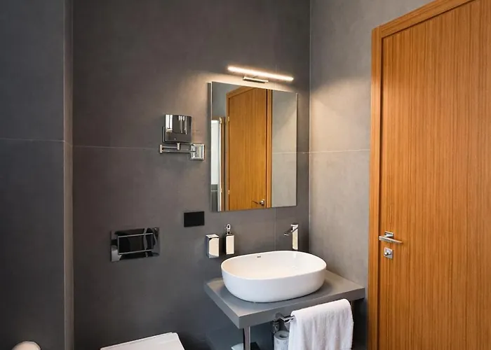 Ξενοδοχείο J Maluni 4*