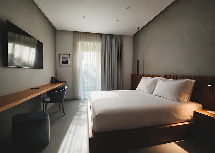 J Maluni Ξενοδοχείο 4*