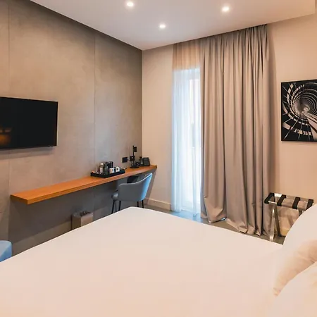 J Maluni Hotel