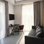 J Maluni 4* רומא