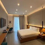 J Maluni 4* Roma