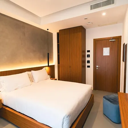 J Maluni 4* Rome