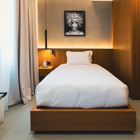 J Maluni Hotel Rome