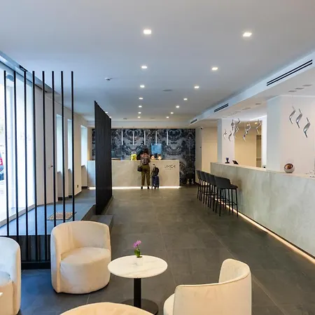 J Maluni Hotel Rome