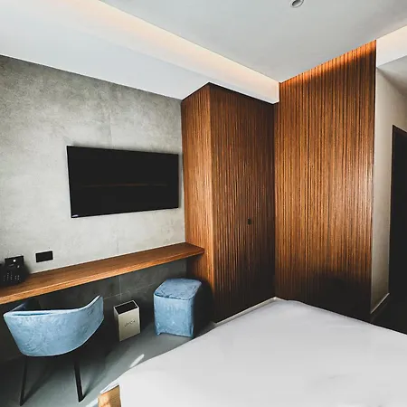 J Maluni Hotel Rome