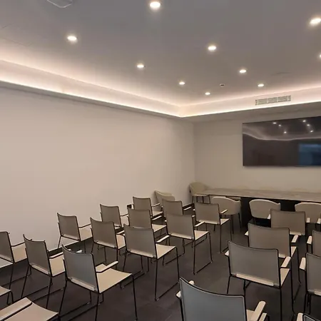 J Maluni Hotel
