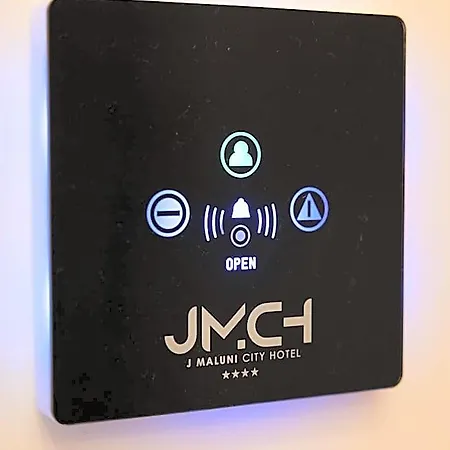Hotel J Maluni 4*