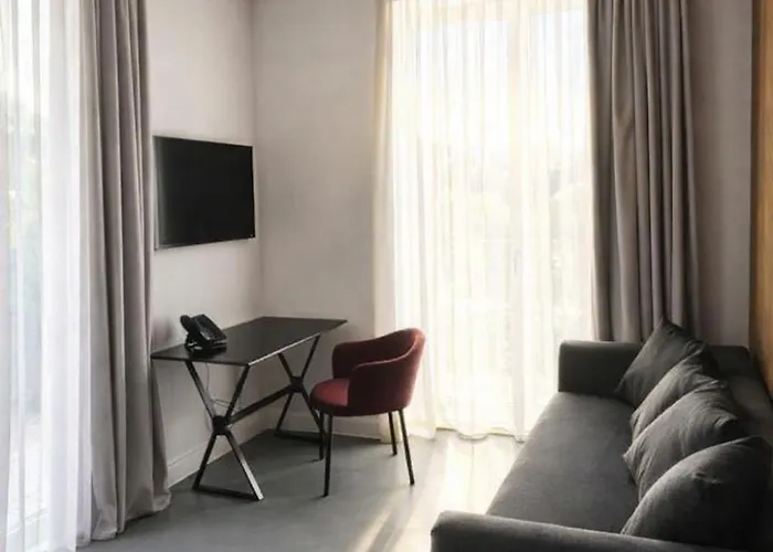 J Maluni 4* Rome