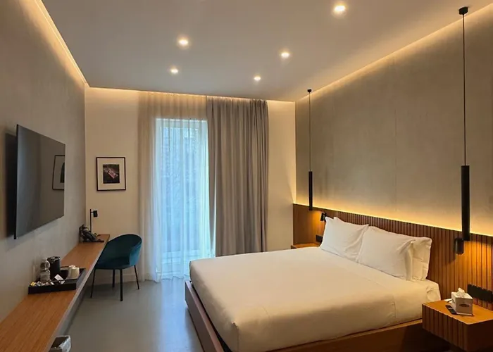 J Maluni 4* Rome